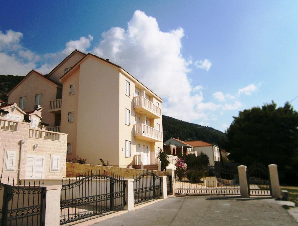 Sun House Apartments Μπολ Εξωτερικό φωτογραφία